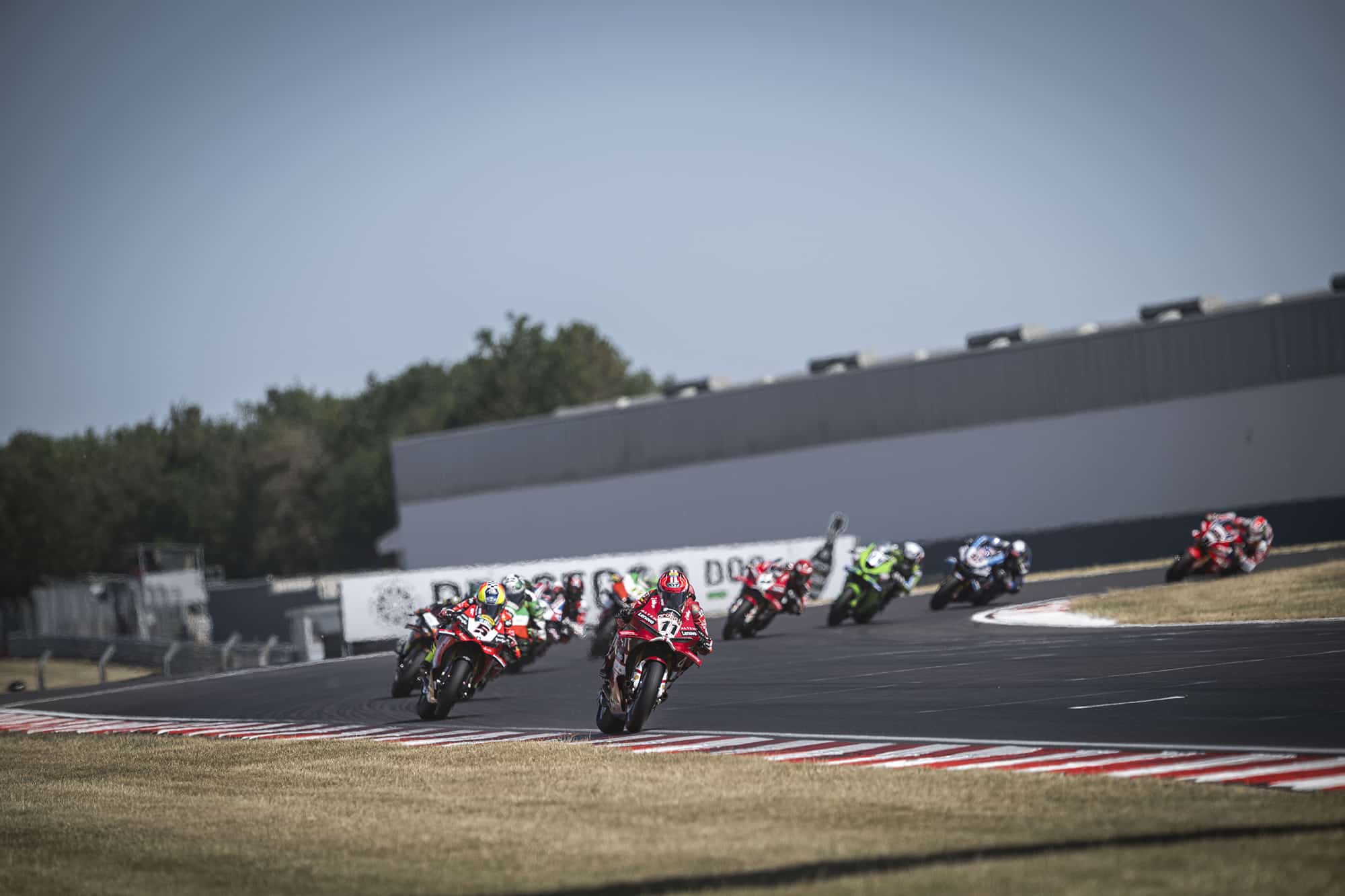 La SBK in azione a Donington Park