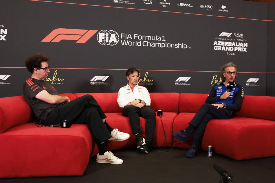 Mattia Binotto, Ayao Komatsu e Laurent Mekies in conferenza stampa a Baku (© fia.com)