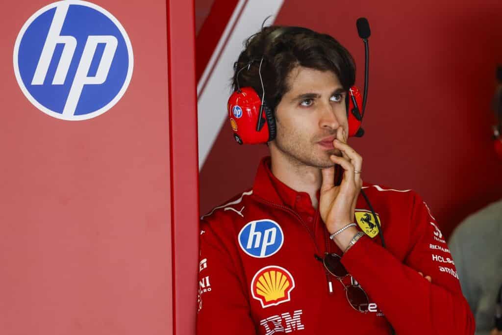 Antonio Giovinazzi nei box della Scuderia Ferrari (© Ferrari Media Centre)