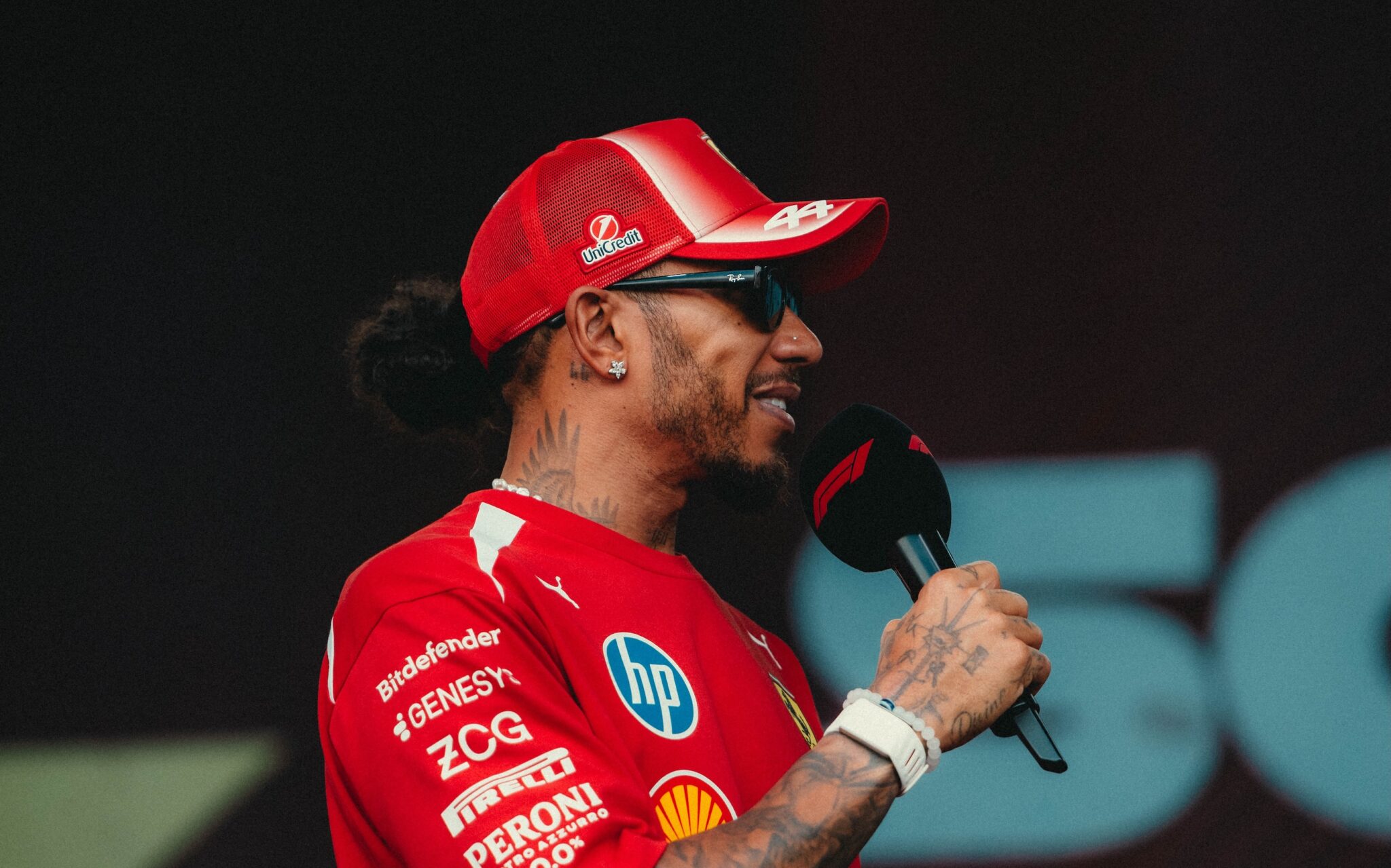 Lewis Hamilton nella fanzone di Baku (© Ferrari Media Centre)