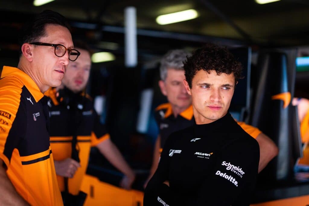Il team principal McLaren Endurance James Barclay e Lando Norris (© mclaren.com)