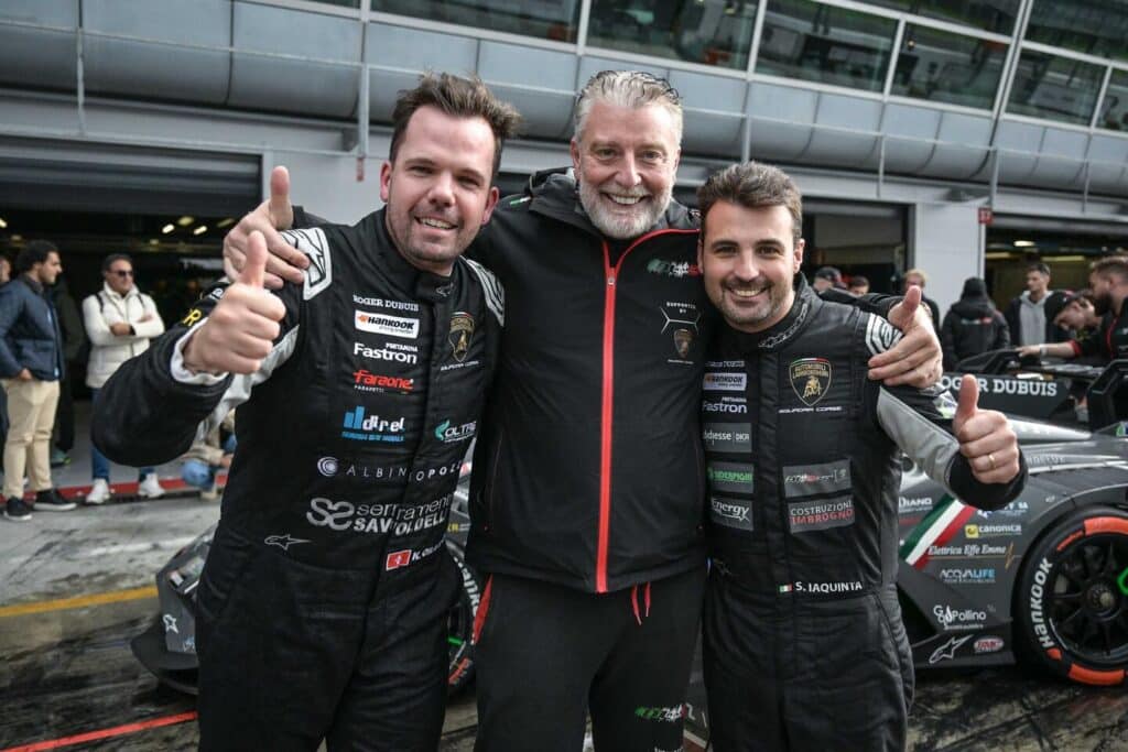 Kevin Gilardoni, il team owner Diego Locanto e Simone Iaquinta (© Lamborghini)