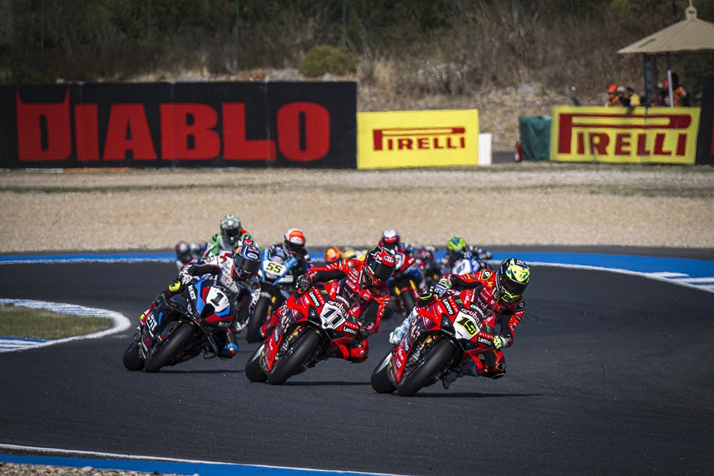 La SBK in azione a Estoril 2025