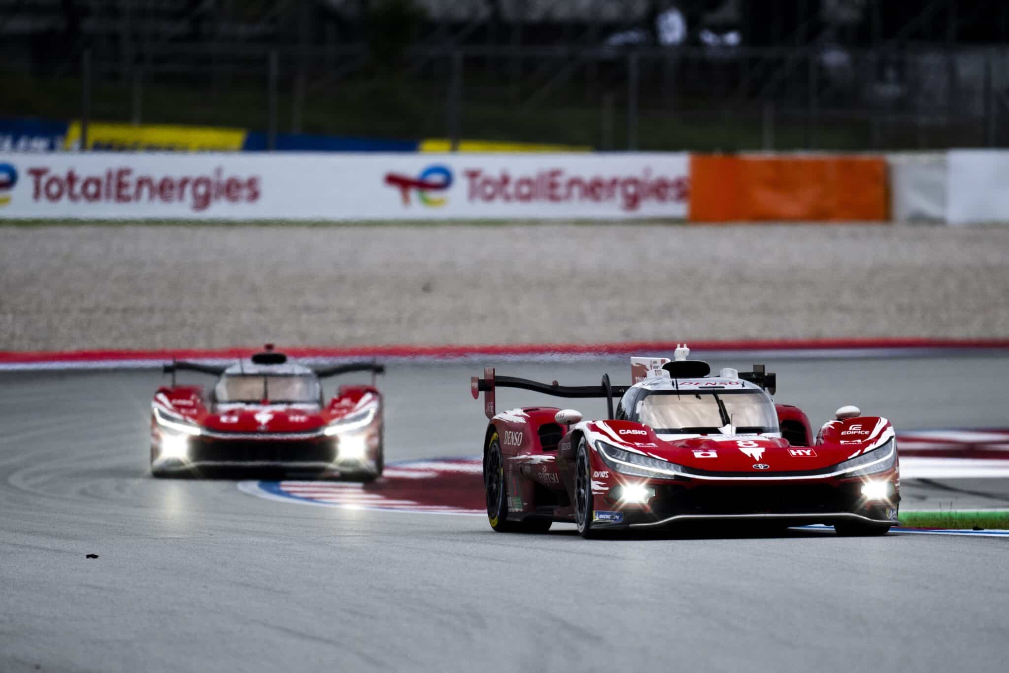 Le due Toyota che hanno dominato la 6 Ore di Barcellona (© FIA WEC / DPPI)