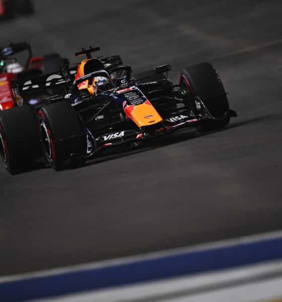 Max Verstappen davanti a Leclerc a Singapore (© Red Bull Content Pool)
