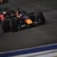 Max Verstappen davanti a Leclerc a Singapore (© Red Bull Content Pool)