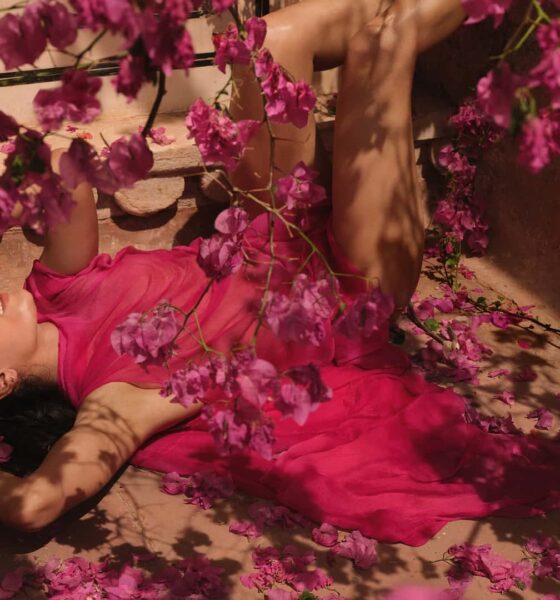 Freida Pinto nel Calendario Pirelli 2027 (© Pirelli)