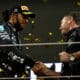 Lewis Hamilton e Chris Horner ad Abu Dhabi 2021 (© Red Bull Content Pool)